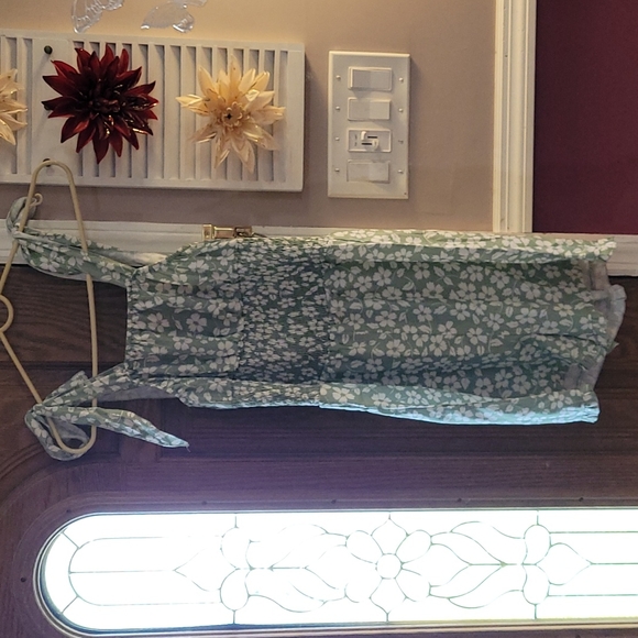 SHEIN Pants - Sage and white romper size m